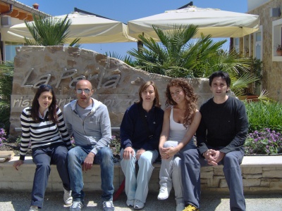 Lo staff dell'hotel La Perla. Da sinistra Alessia Bovari, Fabio Furia, Maria Laura Catasta, Sonia Ottaviani e Mario Benvenga